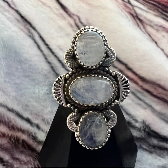 ❤️ Rainbow Moonstone Triple Stone Southwestern Sz 8 Adjustable Ring 9.6gm - Picture 1 of 13